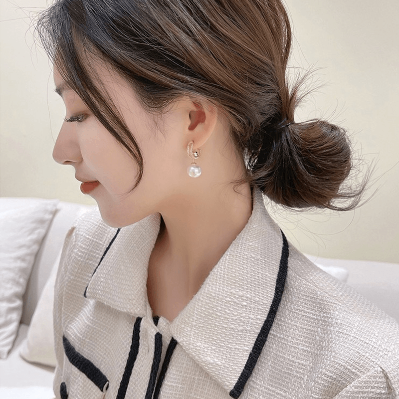 Elegant Ladies Pearl Earrings